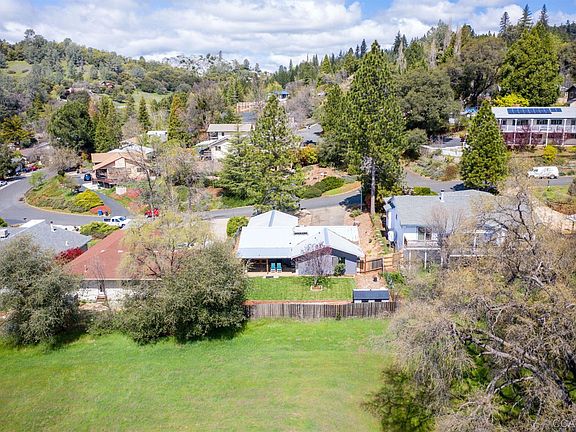 3rd image of 213 Apple Blossom Dr