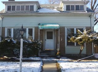 8736 E Prairie Rd, Skokie, IL 60076