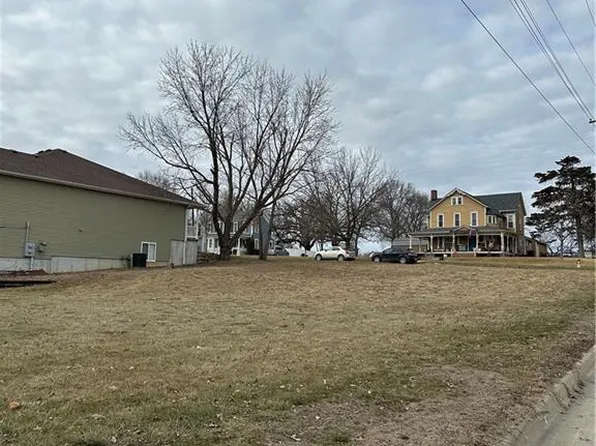 524 E 4th St, Maryville, MO 64468