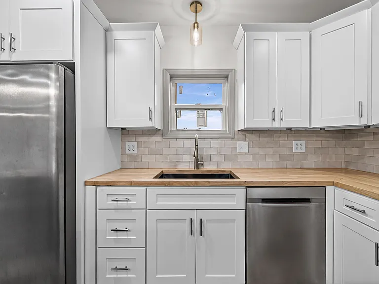 225 Military Rd — Photo 8