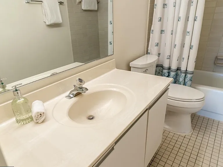 Crystal Dr — Photo 13