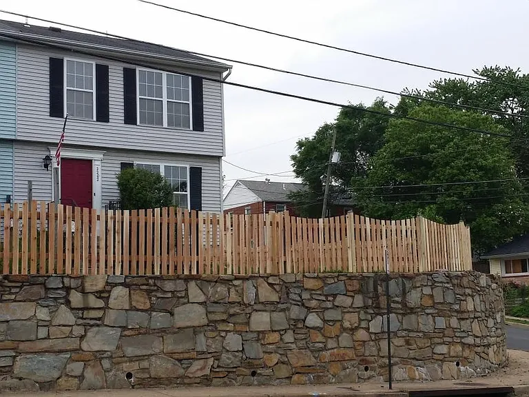 New picket fence in front and side yards!