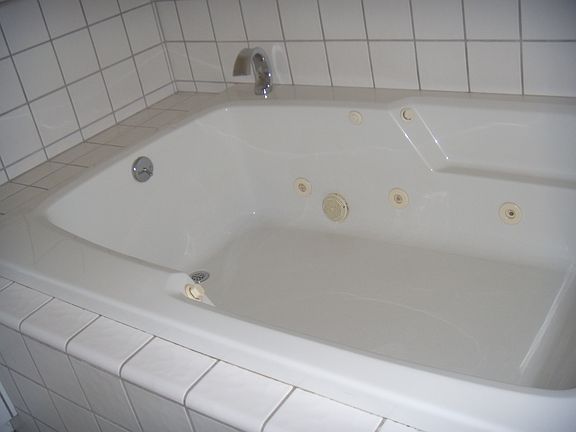 Jacuzzi Tub in Large Bathroom