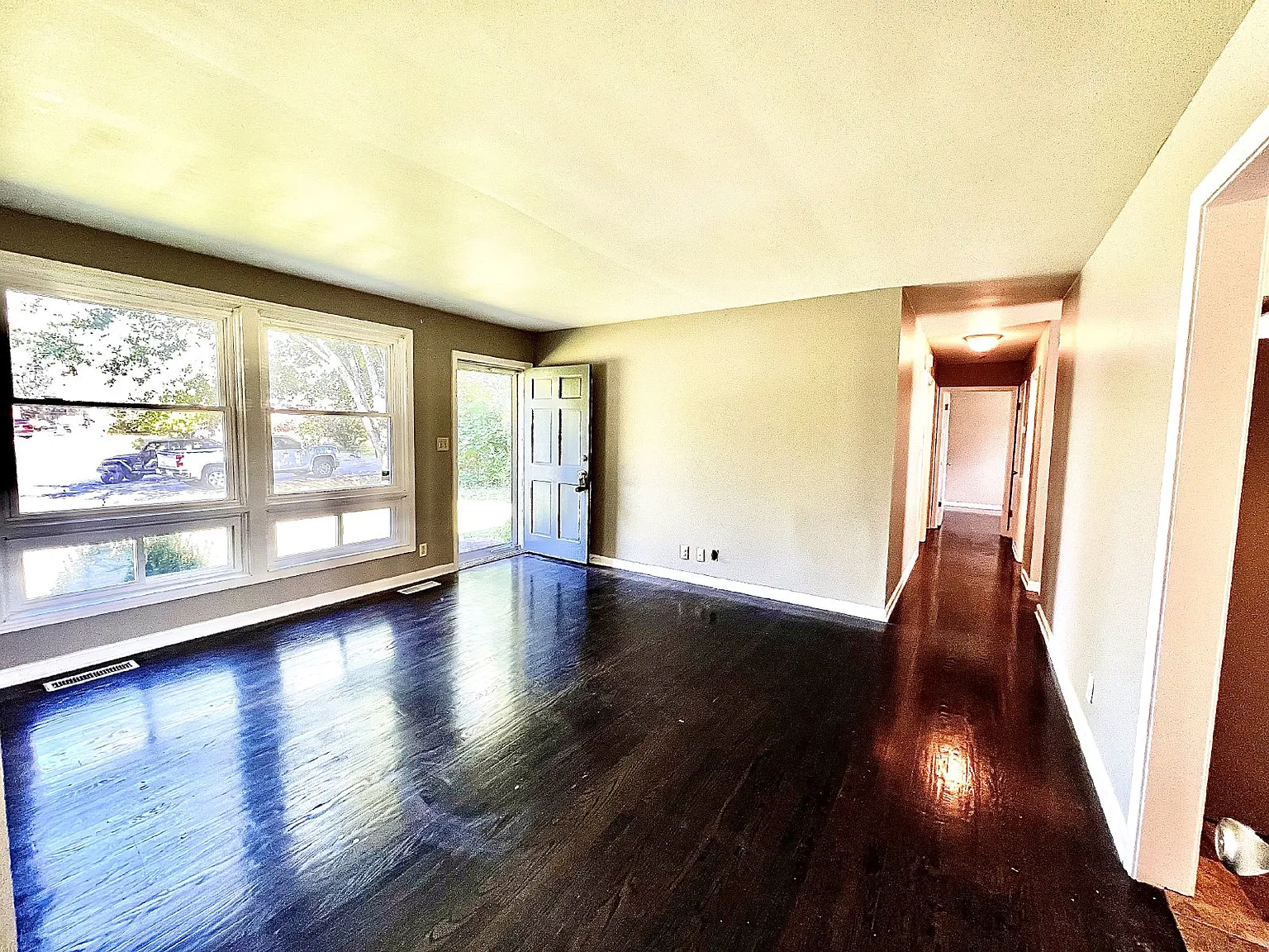 3 bed, 2.0 bath, 1628 sqft, $1,550 — Photo 2