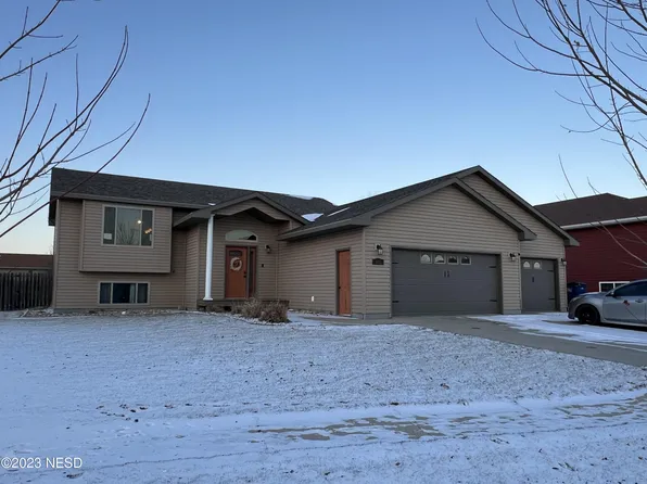 813 17th Ave NE, Watertown, SD 57201