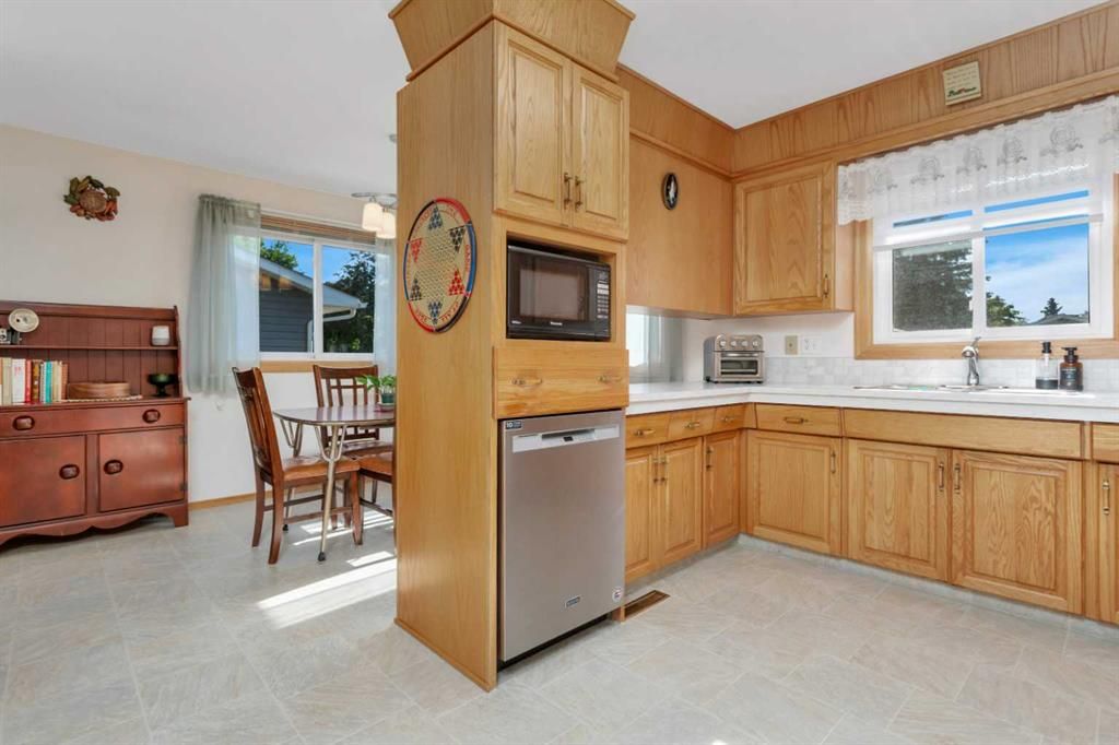 5028 E 58th St, Lacombe, AB - More