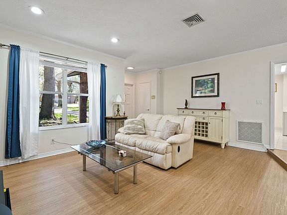 4th image of 1020 Pinebrook Dr