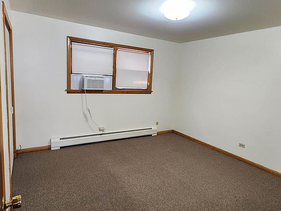 4th image of 3926 N Lowell Ave Unit 1