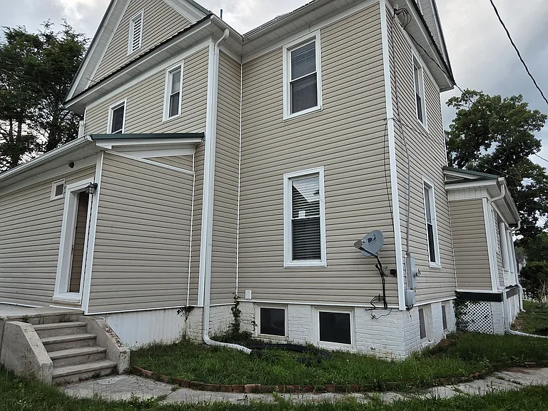 321 Pine St — Photo 3