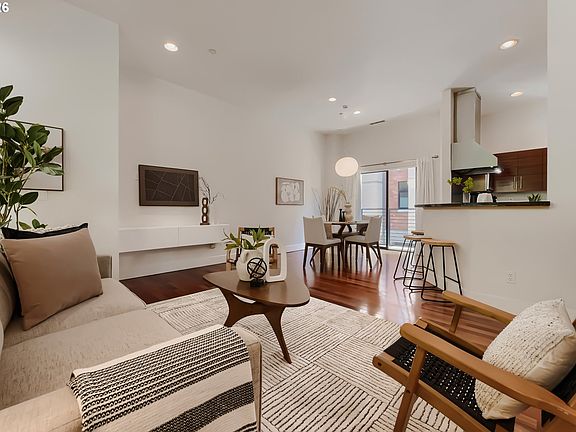 4th image of 1616 NW Riverscape St
