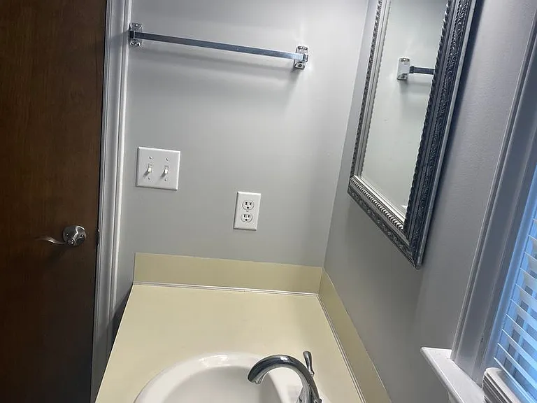 1509 N Respess St — Photo 16