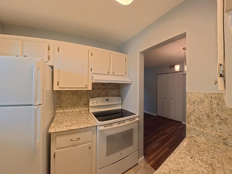 2301 SE 4th St #12 — Photo 17