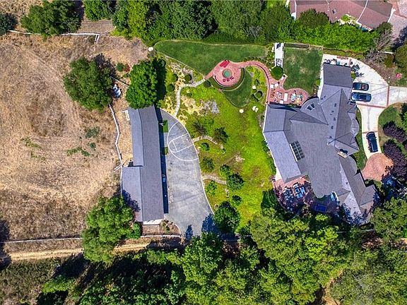 3rd image of 77 Eastfield Dr