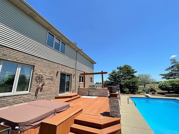 4th image of 9219 W Valley Farm Dr