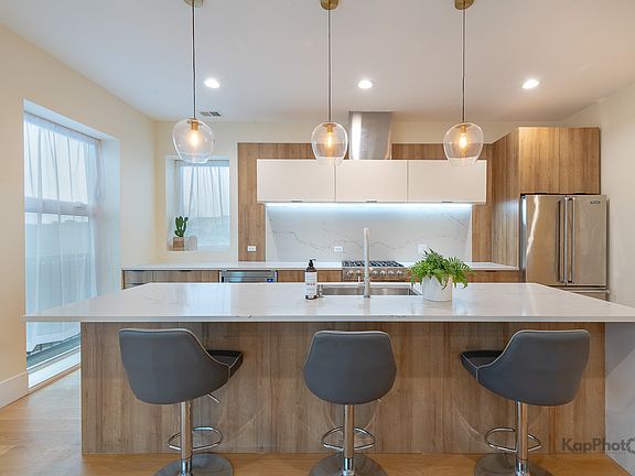 2nd image of 2110 W Washington Blvd #1