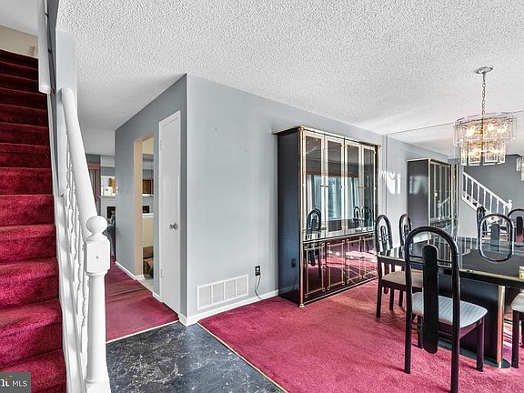 3rd image of 221 Martinique Dr