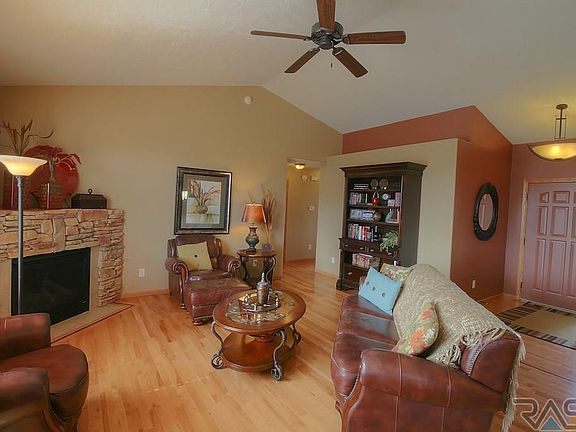 5th image of 805 W Quail Creek Cir