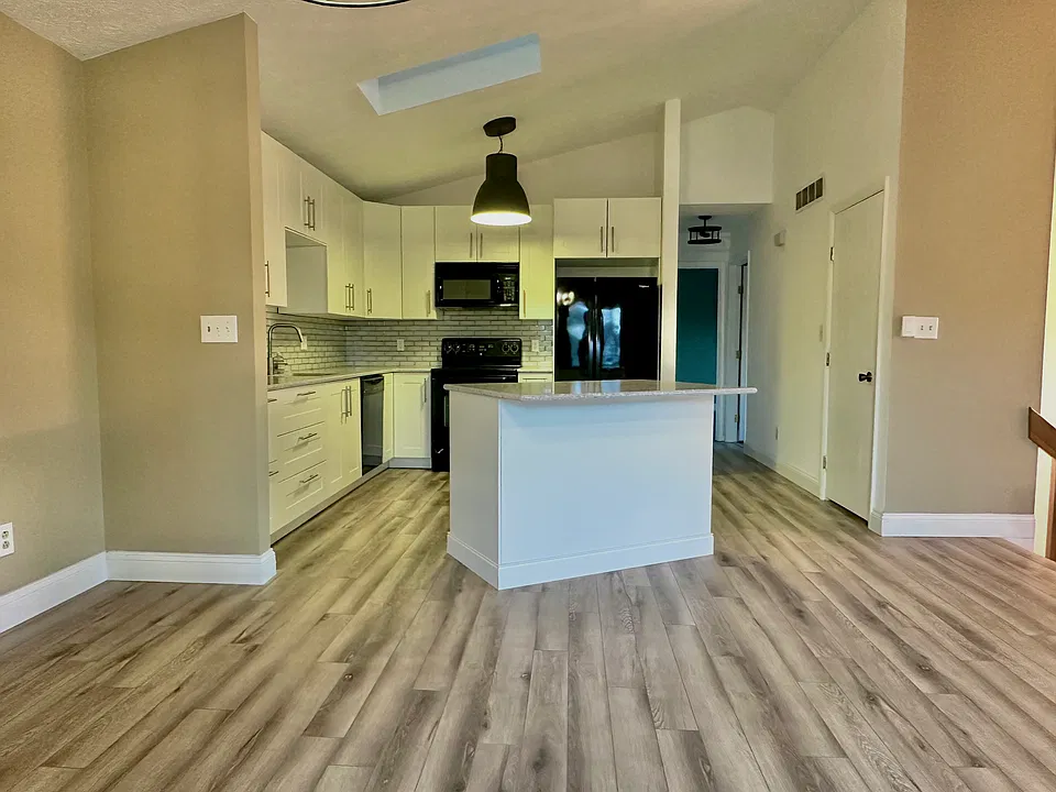 7801 Port Cir