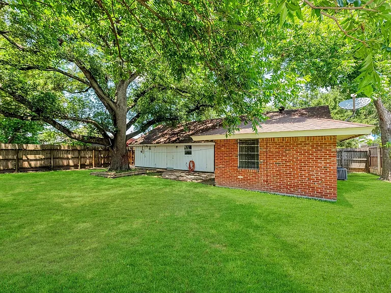 7119 Bellaire Blvd — Photo 33