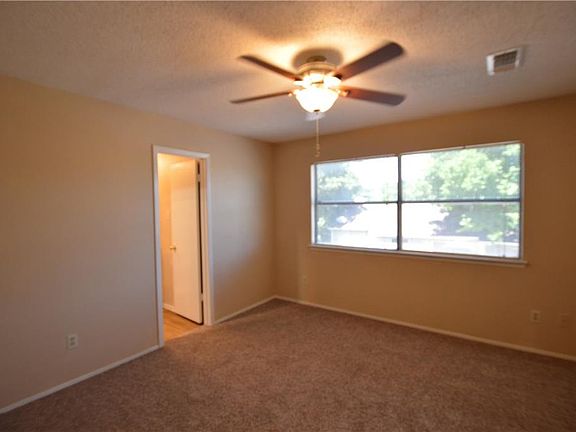 5th image of 2804 Jadewood Ct APT B