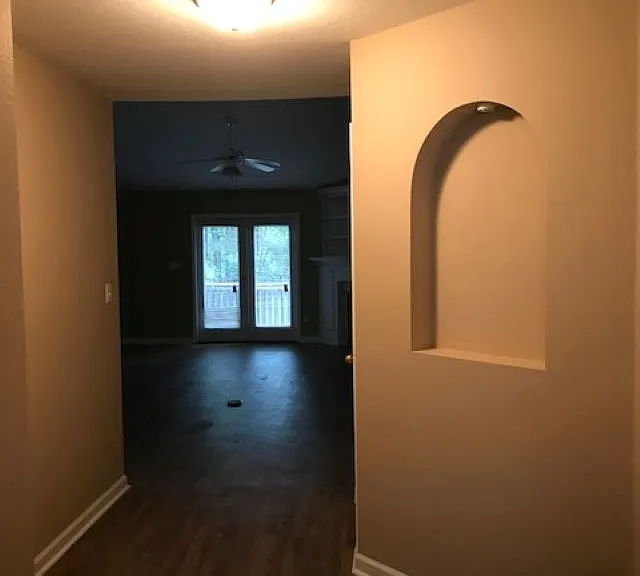 2810 Dumont Dr — Photo 2