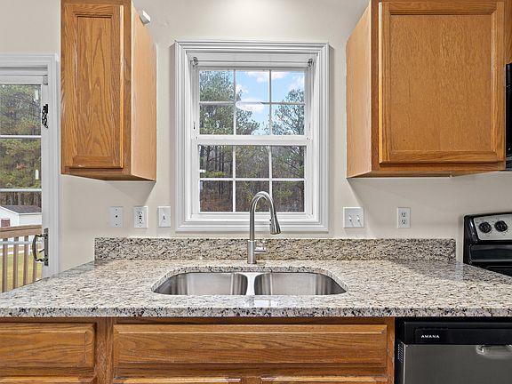 5th image of 203 Clearwater Dr