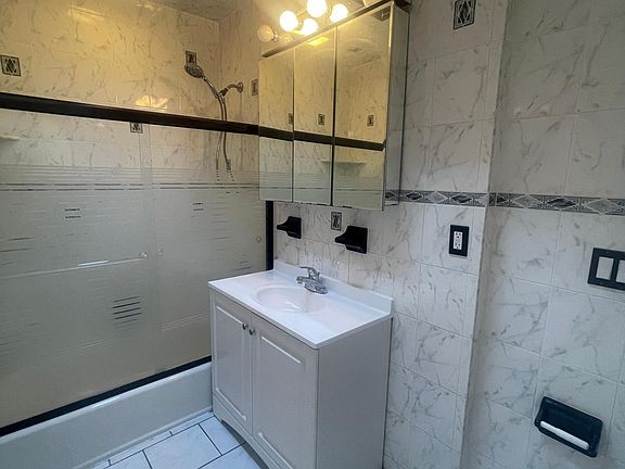 4th image of 4240 E Tremont Ave #1