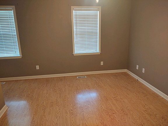 4th image of 102 Glendale Dr