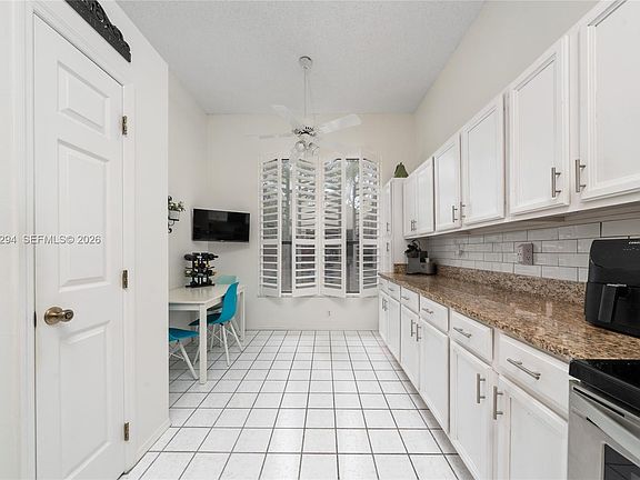 5th image of 703 Swan Ln