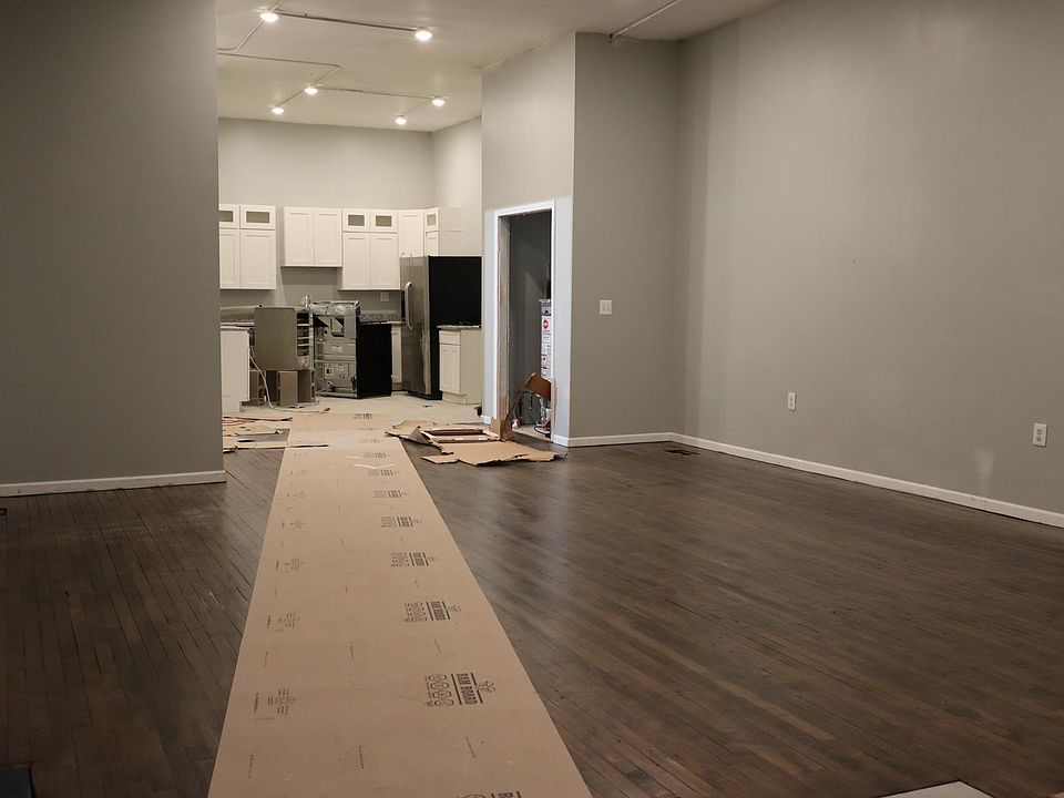 2nd image of 958 N Avers Ave #1