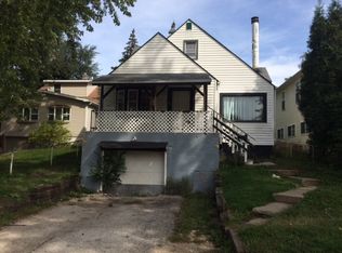 325 Forest Glen Dr, Round Lake Park, IL 60073