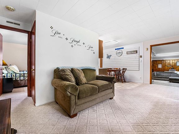 5th image of 130 Aspenwood Dr