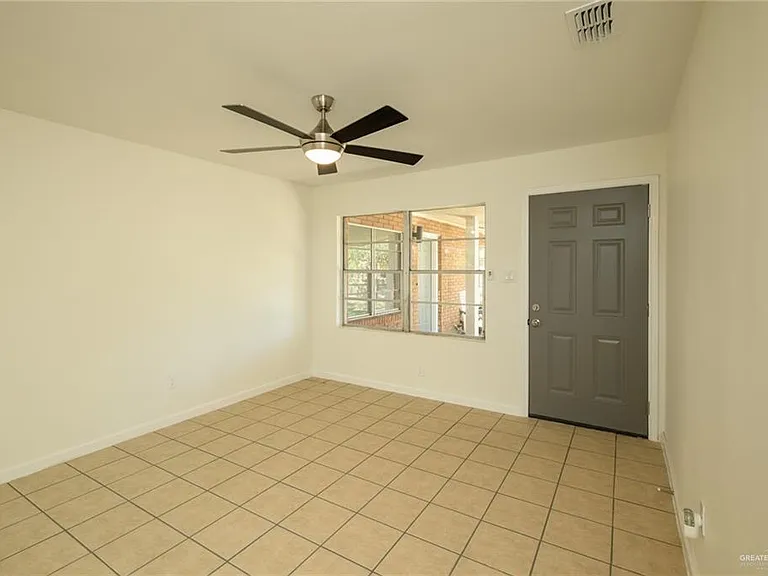 1823 Warren St — Photo 7