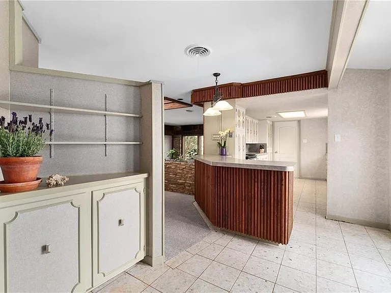 610 Lancelot Way — Photo 15