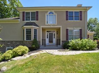 16 Wyckoff Way, Chester, NJ 07930