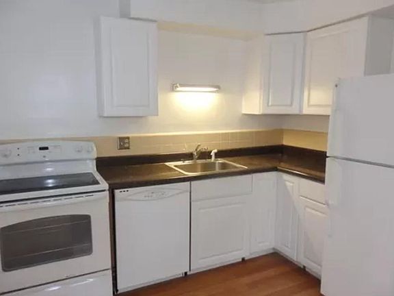 4th image of 3011 Portsmouth Ave #10