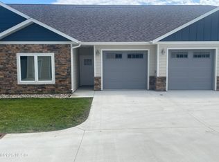 525 54th St NW #3, Watertown, SD 57201