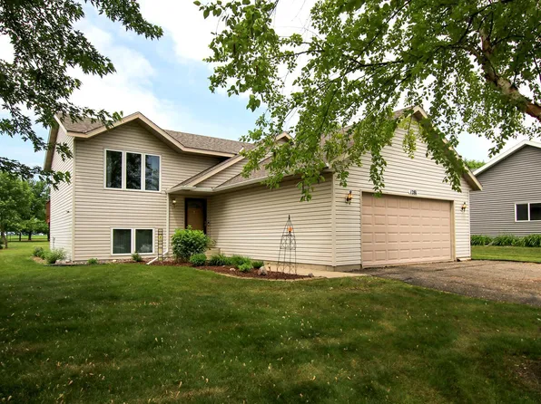 1281 Prairie View Dr SW, Hutchinson, MN 55350