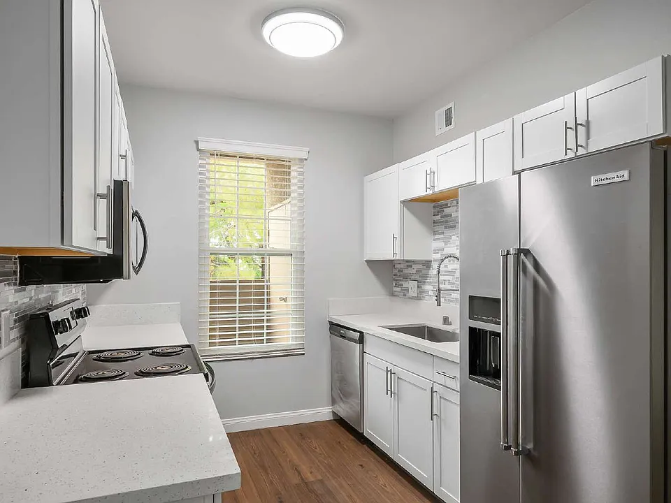 231 W Horizon Ridge Pkwy #514