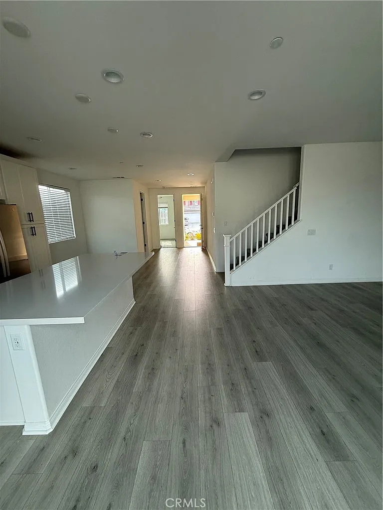 4 bed, 2.5 bath, 2371 sqft, $3,400 — Photo 2