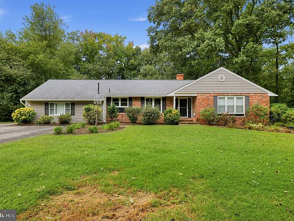 2nd image of 225 Hickory Ridge Dr