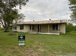 102 W 8th Ave, Nixon, TX 78140