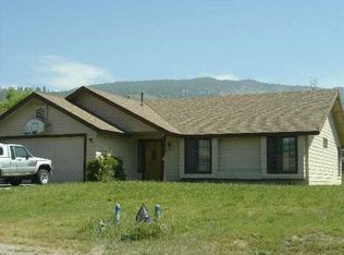 24001 Coral Springs Ln, Tehachapi, CA 93561