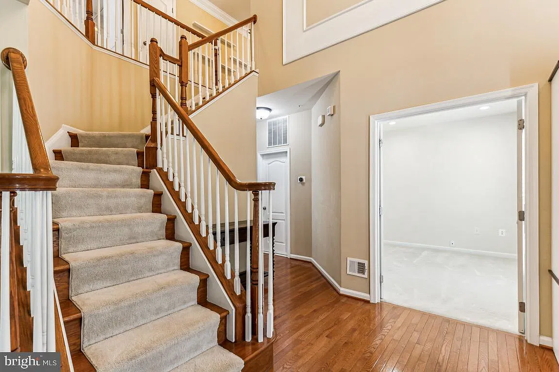 5 bed, 4.5 bath, 5172 sqft, $5,350 — Photo 4