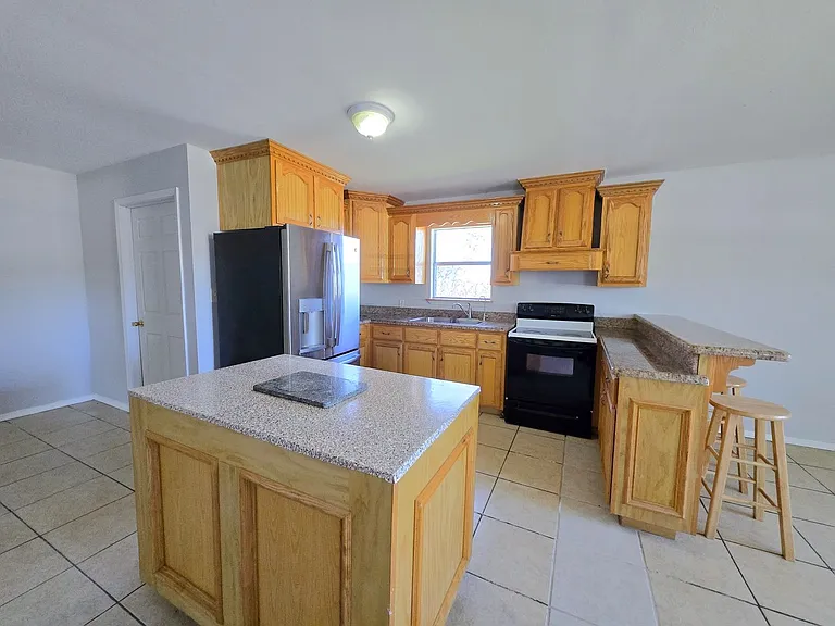 3818 Waterfall St — Photo 4