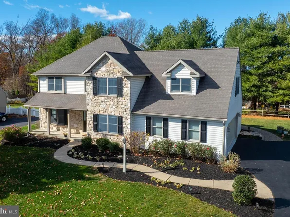 5 Ness Ct, Seven Valleys, PA 17360