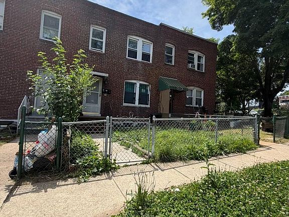 2nd image of 3625 Everett St