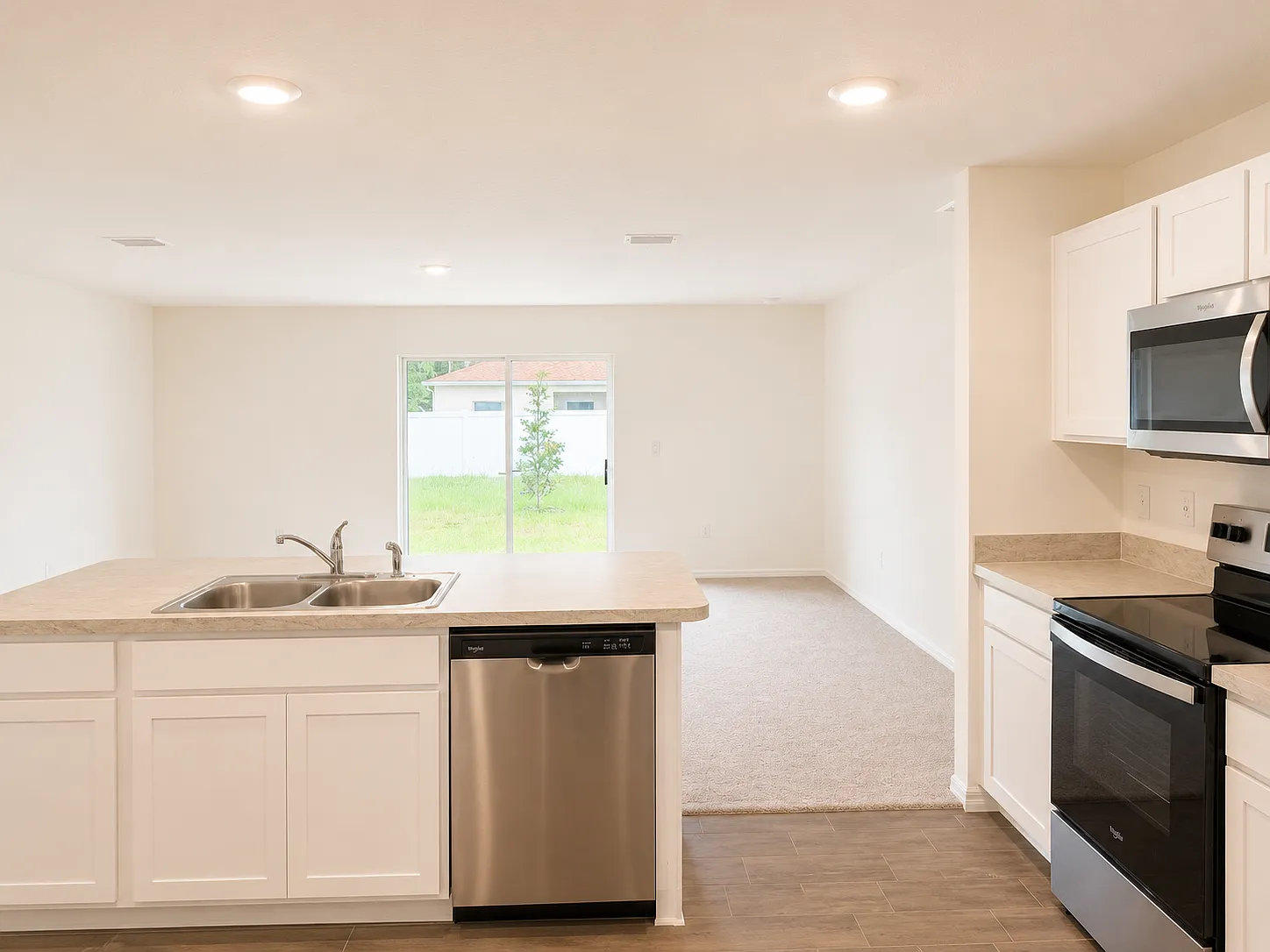 3 bed, 1806 sqft, $2,050 — Photo 3