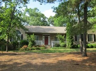 245 W Hedgelawn Way, Southern Pines, NC 28387