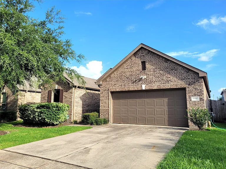 24015 Buffalo Cove Ln — Photo 2